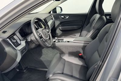 Volvo XC60 B5 B AWD Plus Dark