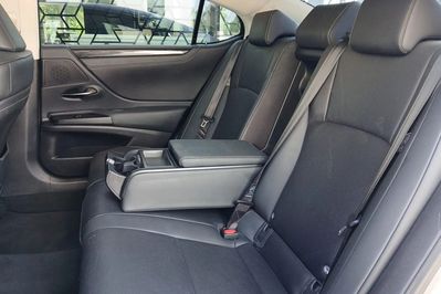 Lexus ES 300h Business Edition