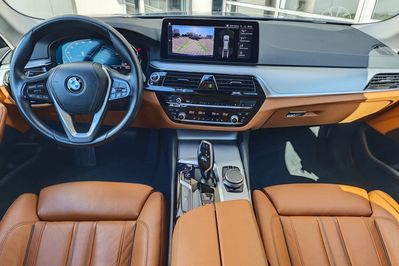 BMW Seria 5 Touring 540i xDrive Luxury Line