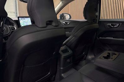 Volvo XC60 B5 AWD Plus Dark