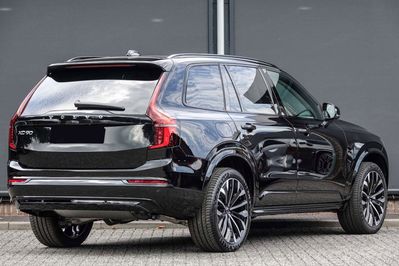 Volvo XC90 B5 AWD Ultra Dark