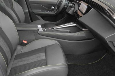 Peugeot 308 GT Exclusive S&S e-DCS6 1.2 mHEV