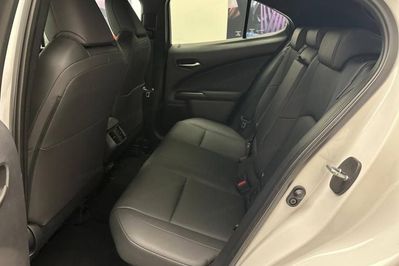 Lexus UX 300h F Sport Design Hybrid Dynamic Force