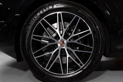 Porsche Cayenne E-Hybrid Black Edition