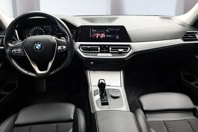 BMW Seria 3 320i Advantage aut