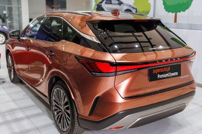 Lexus RX 450h+ Omotenashi