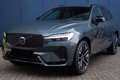 Volvo XC60 B5 AWD Ultra Dark