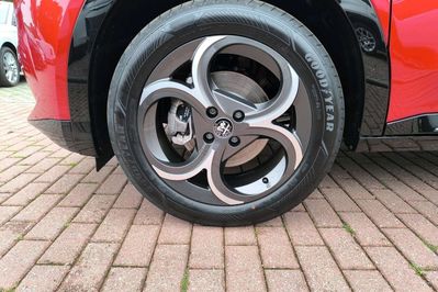 Alfa Romeo Junior 1.2 Ibrida Q4 Ti