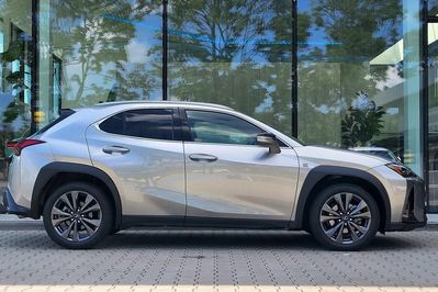 Lexus UX 300h F Sport Design