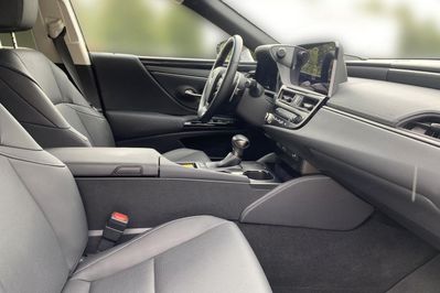 Lexus ES 300h F Sport Design