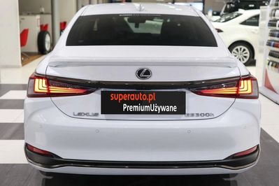 Lexus ES 300h F Sport Design