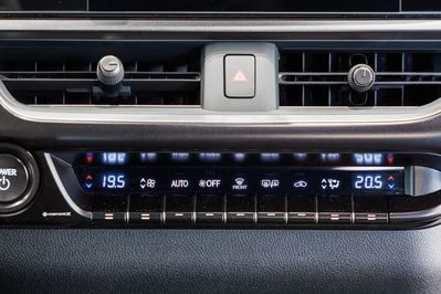 Lexus UX 300h Business