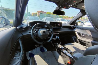 Peugeot 2008 GT e-DCS6