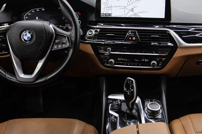 BMW Seria 5 530e Luxury Line sport-aut