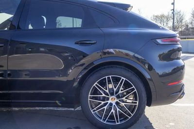 Porsche Cayenne Coupe E-Hybrid Black Edition