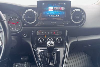 Mercedes T klasa T180d AT