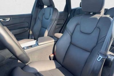 Volvo XC60 B5 B AWD Plus Dark