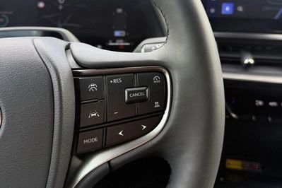 Lexus UX 300h F Sport Design
