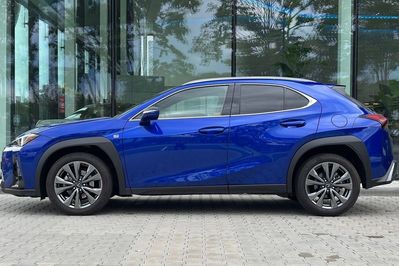 Lexus UX 300h F Sport Design