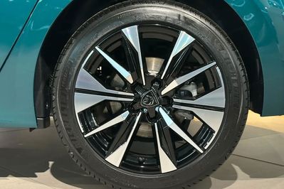 Peugeot 308 Allure 1.2 mHEV e-DCS6