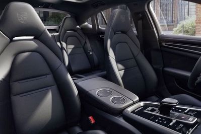 Porsche Panamera 4 E-Hybrid Platinum Edition