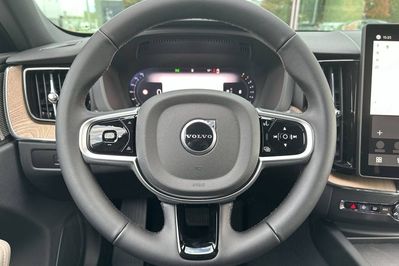 Volvo XC60 B5 AWD Plus Dark