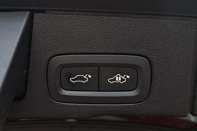 Volvo XC60 B4 D AWD Plus Dark aut