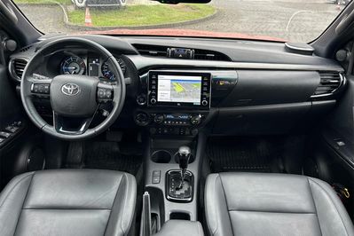 Toyota HiLux Double Cab Invincible 4x4 AT