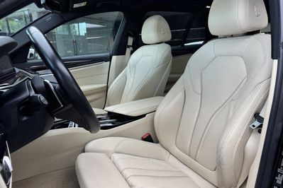 BMW Seria 5 530i xDrive M Sport sport