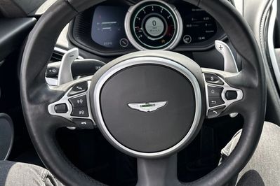 Aston Martin DB11 V8