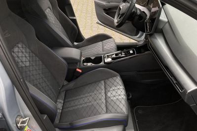 Volkswagen Golf VIII 1.5 eTSI mHEV R-Line DSG