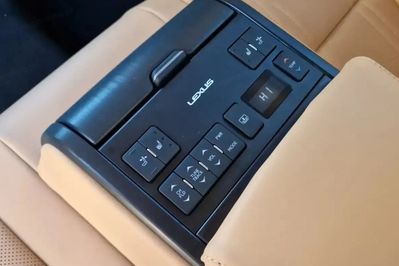 Lexus ES 300h Omotenashi