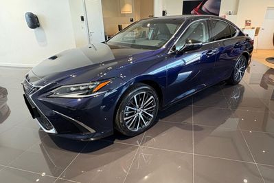 Lexus ES 300h Business Edition 2.5 E-CVT
