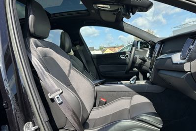 Volvo XC60 T6 Plug-In Hybrid AWD Plus Dark aut