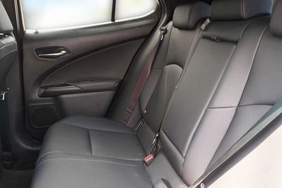 Lexus UX 300h F Sport Design
