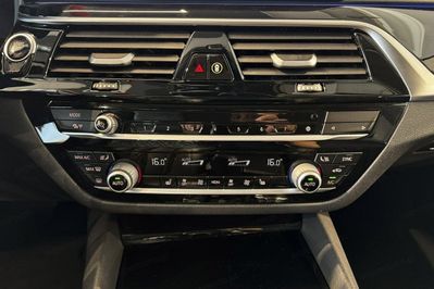 BMW Seria 5 Touring 530i xDrive Sport Line