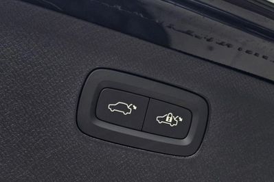 Volvo XC90 T8 AWD Plug-In Hybrid Ultra Black Edition 7os aut