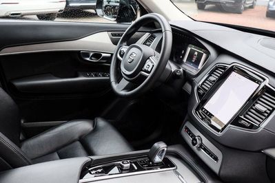 Volvo XC90 T8 AWD Plug-In Hybrid Plus Dark 7os aut