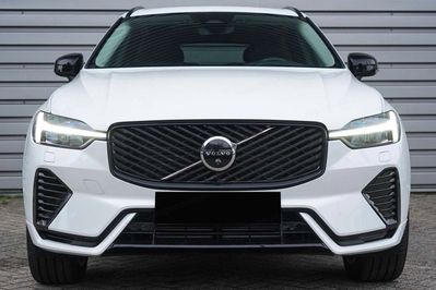 Volvo XC60 B5 AWD Ultra Dark