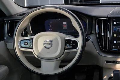 Volvo XC60 B5 D AWD Plus Dark aut