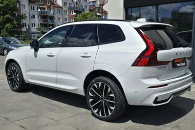 Volvo XC60 B5 B AWD Ultra Dark