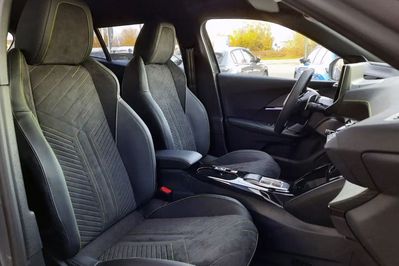 Peugeot 2008 GT Exclusive e-DCS6 1.2 PureTech mHEV