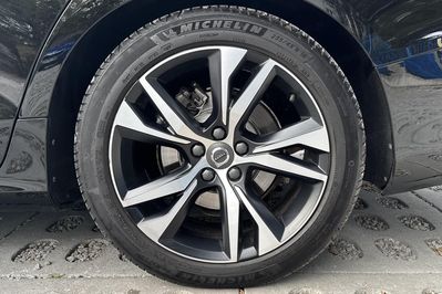 Volvo V60 B3 B R-Design