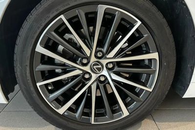 Lexus ES 300h Business Edition 2.5 E-CVT