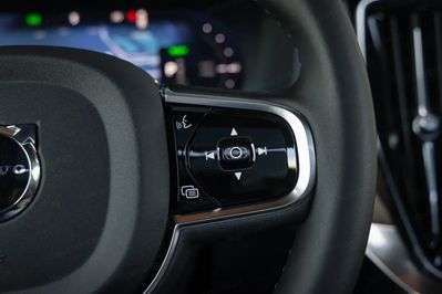 Volvo XC90 T8 AWD Plug-In Hybrid Ultra Dark