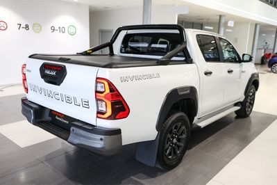 Toyota HiLux Double Cab Invincible 4x4 AT