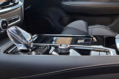 Volvo S60 T8 AWD Plug-In Hybrid Polestar Engineered