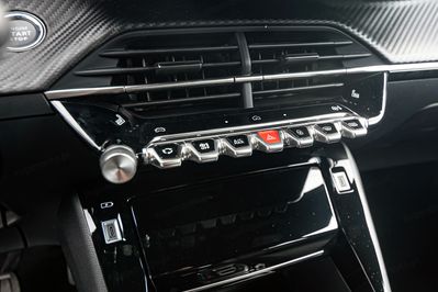 Peugeot 2008 Allure e-DCS 1.2 mHEV