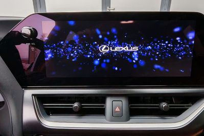 Lexus UX 300h F Sport Design 2.0 Hybrid Dynamic Force