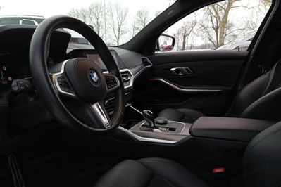 BMW Seria 3 330e xDrive M Sport sport-aut